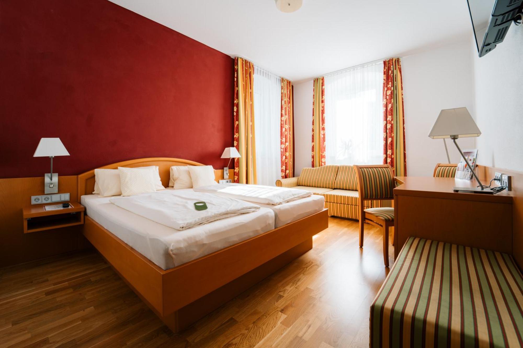 Hotel Weisses Ross Коннерсройт Экстерьер фото