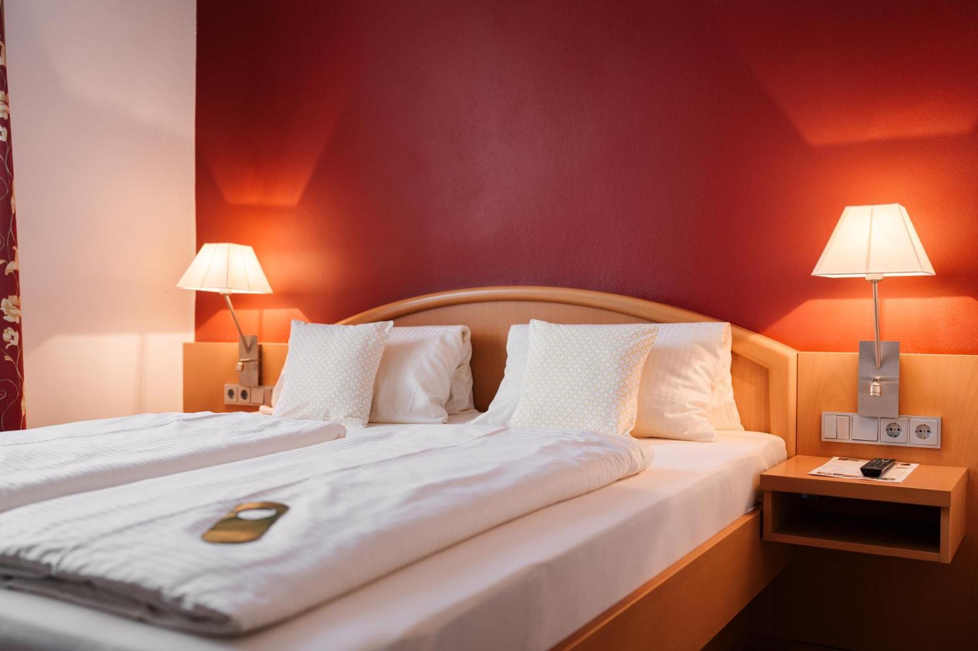 Hotel Weisses Ross Коннерсройт Экстерьер фото
